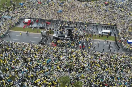 Marcha pela Liberdade: Multidão histórica recebe Nikolas Ferreira em Brasília
