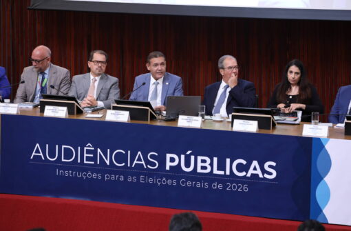 TSE vs. Influenciadores: A batalha pela verdade (ou pelo controle) das redes em 2026